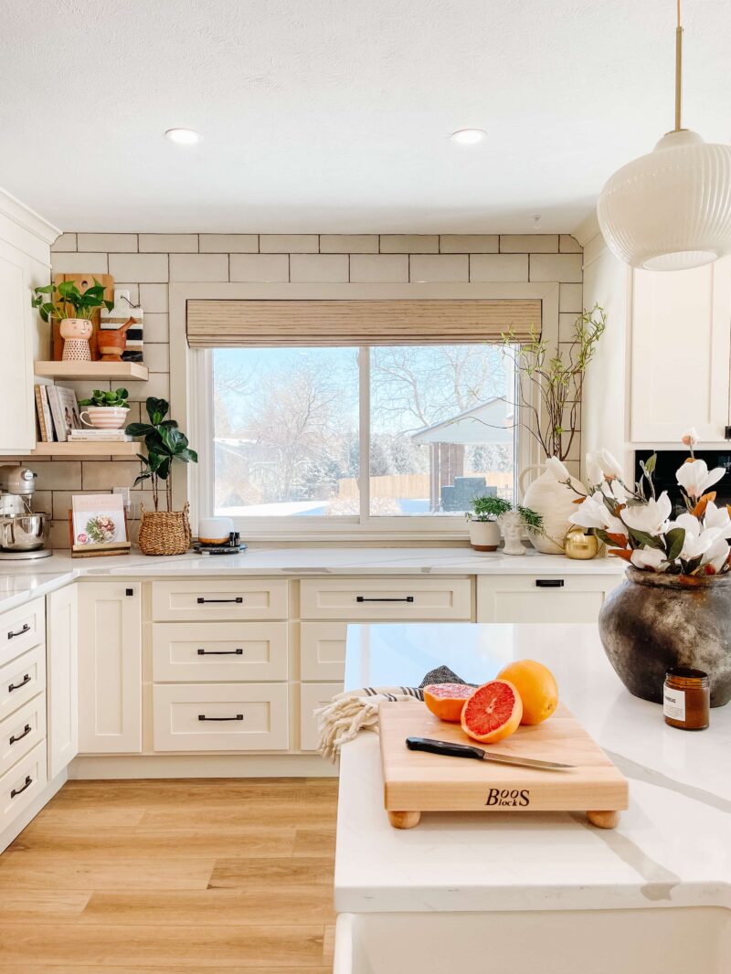 Easy And Functional Ways To Decorate Your Kitchen Counters