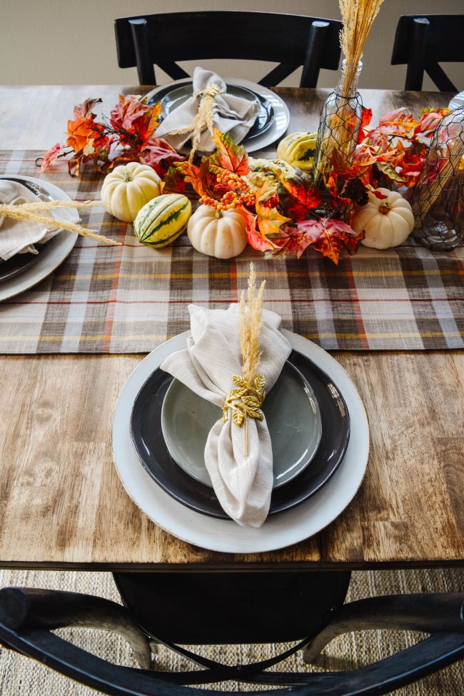 Fall and Thanksgiving tablescapes and table decor options