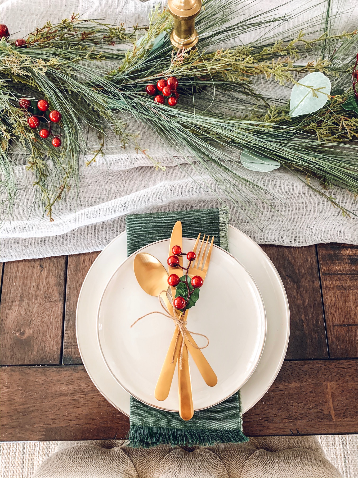 Christmas Tablescape- How To Design a Simple Centerpiece