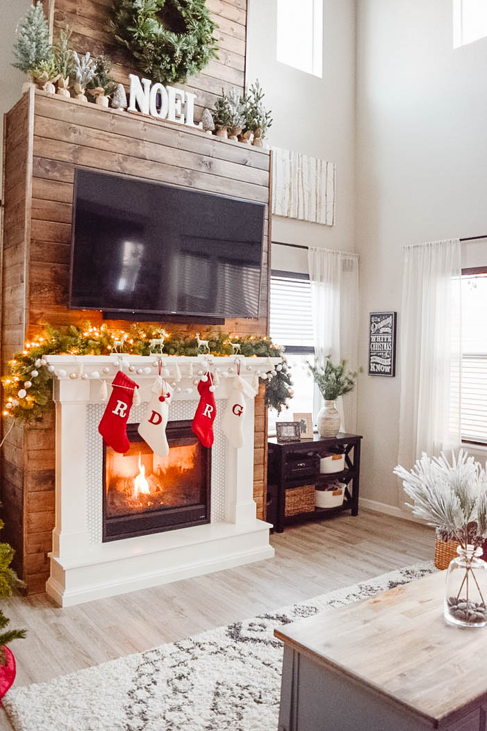 Christmas Home Decor - Sprucing Up Mamahood - Christmas Home Tour