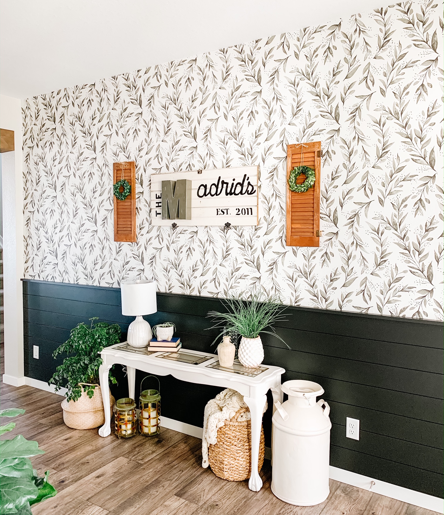 Entryway Peel and Stick Wallpaper - Sprucing Up Mamahood
