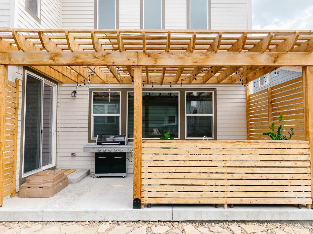outdoor diy cedar pergola with full height and half height privacy screens