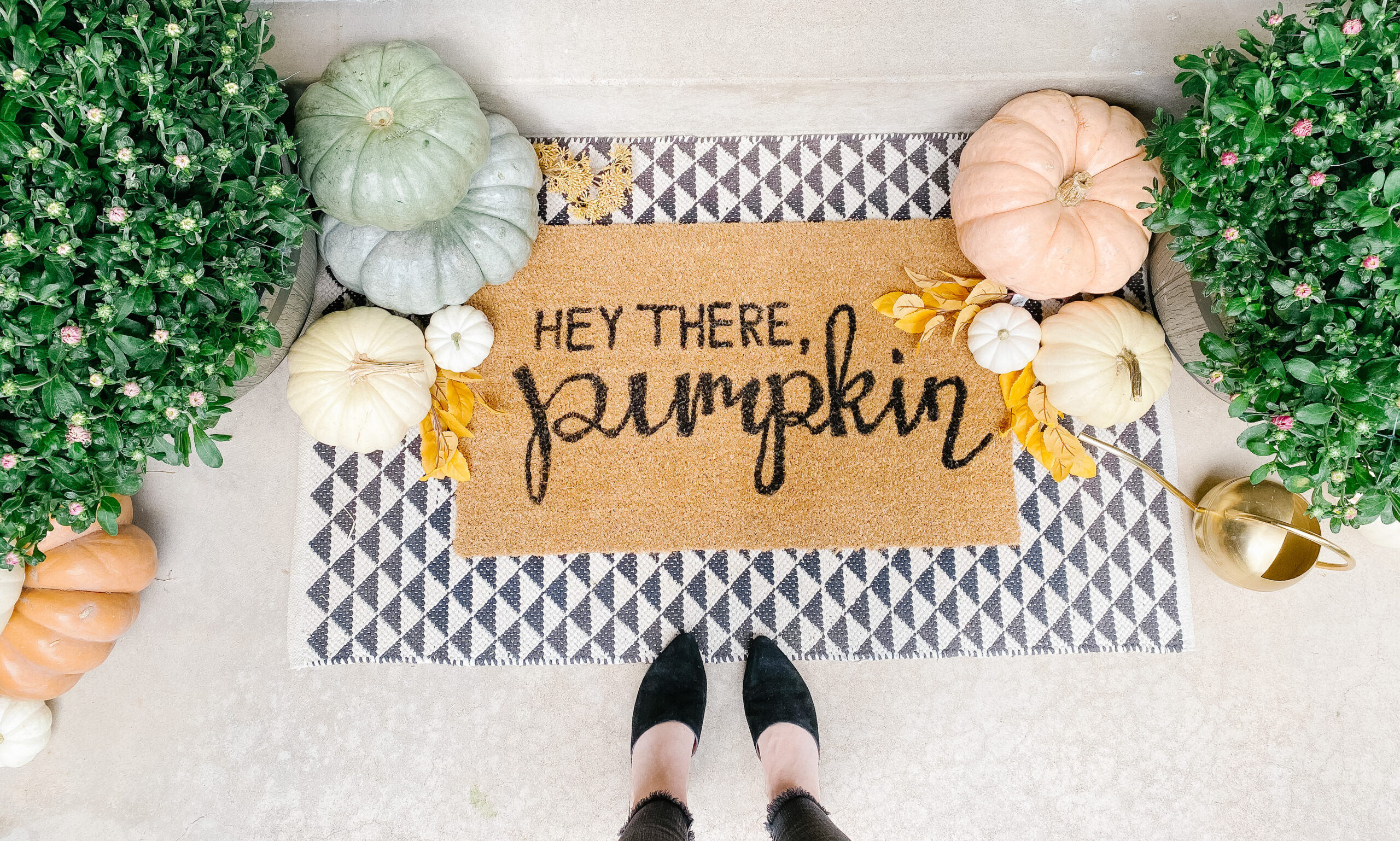 Fall DIY Doormat with pumpkins and front porch decor