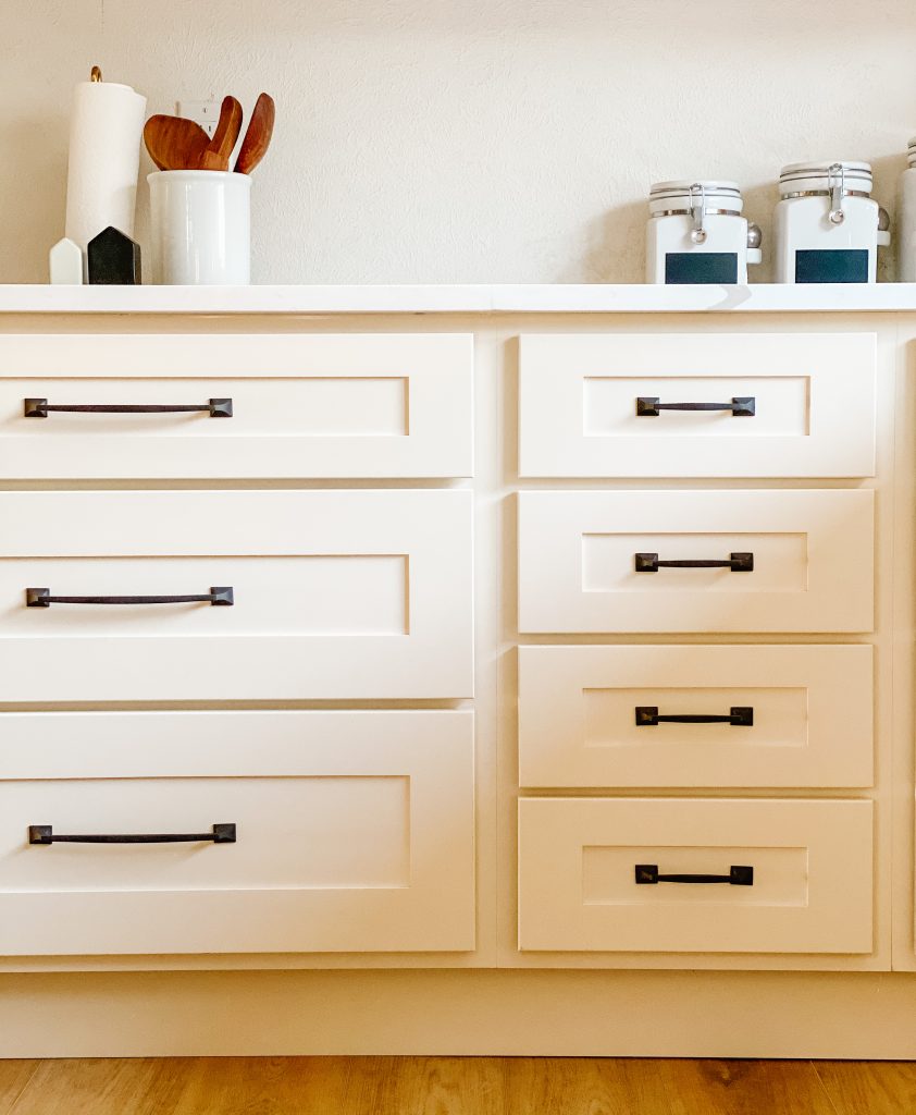 How to Mix and Match Cabinet Hardware - Sprucing Up Mamahood