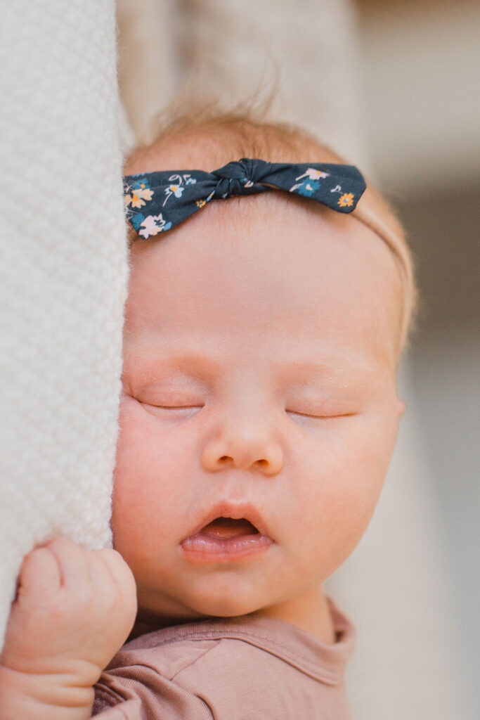 If you want newborn photos of your baby sleeping make the newborn photoshoot during their first week of life!