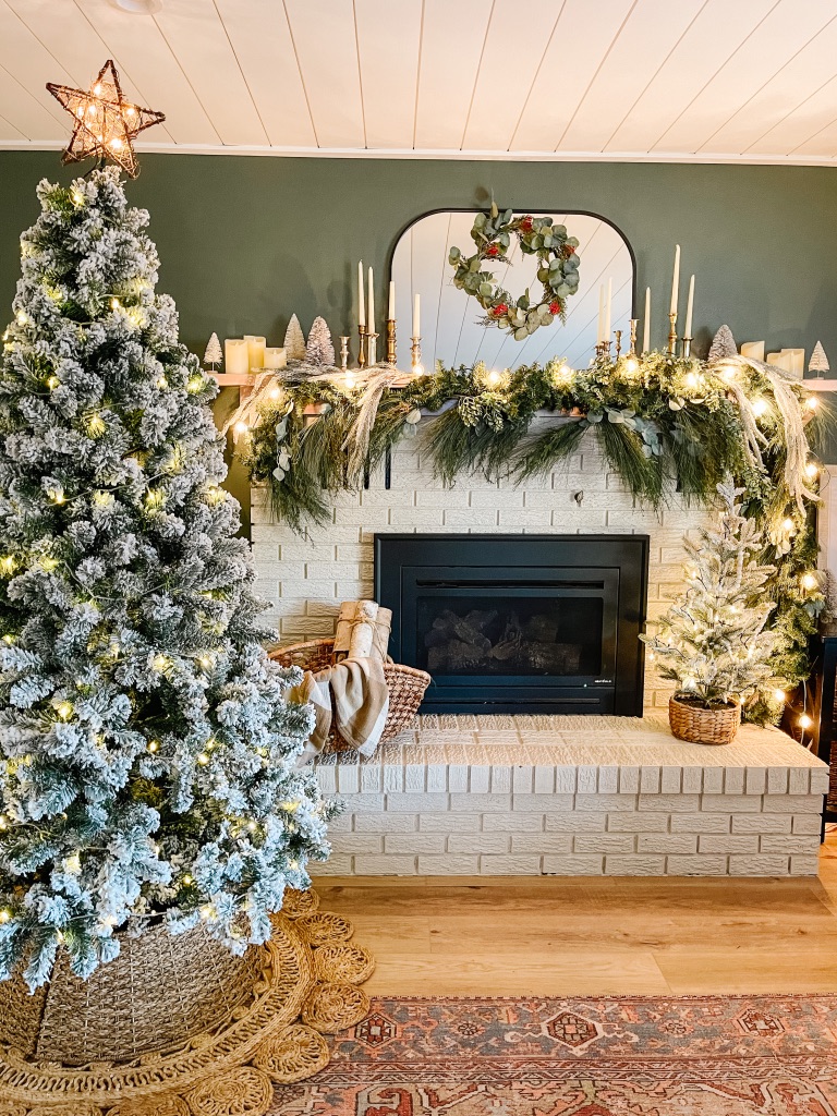 Glowing Christmas Mantel Decor and the best Indoor Christmas Lights for you garland and christmas tree