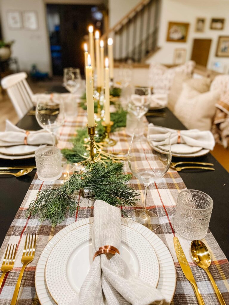Simple Holiday Tablescape Idea