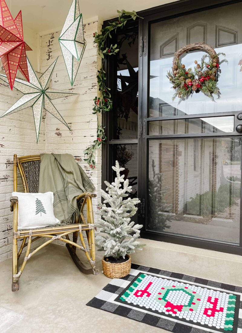 40+ Outdoor Christmas Decor Ideas That Will Add Festivity to Your Front Porch