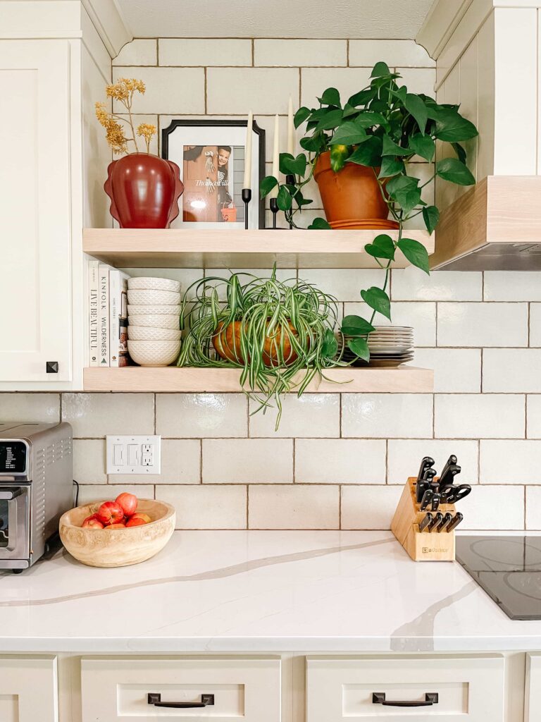 How to Decorate Kitchen Shelves